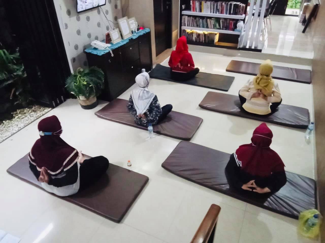 kegiatan prenatal yoga bersama RSU Wajak Husada 27 februari 2021